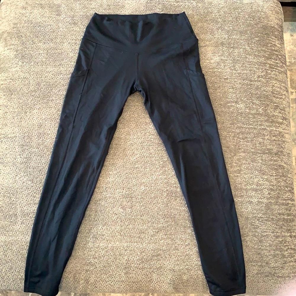 Black Aeri leggings with pockets (size M)